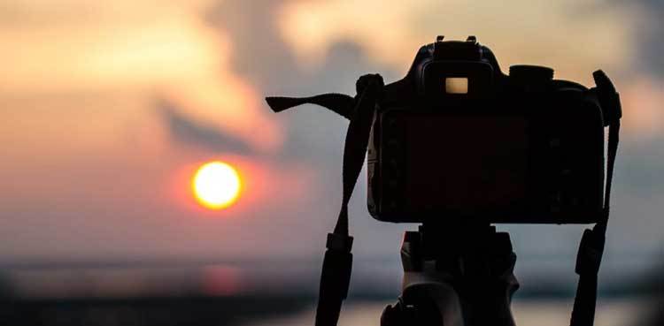 Hungry photographer deletes all wedding photos after being denied food