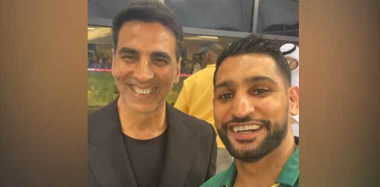 Boxer Amir Khan meets Akshay Kumar, actor's memes go viral