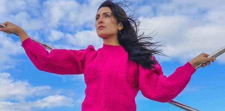 Actor Ayeza Khan's pictures go viral on social media