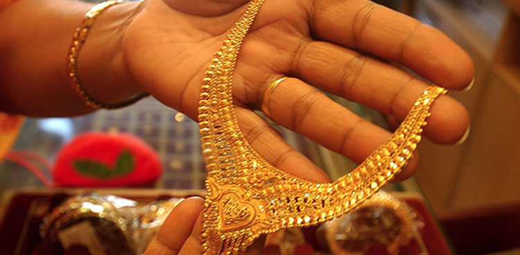 Gold tola rate slashes locally despite global surge