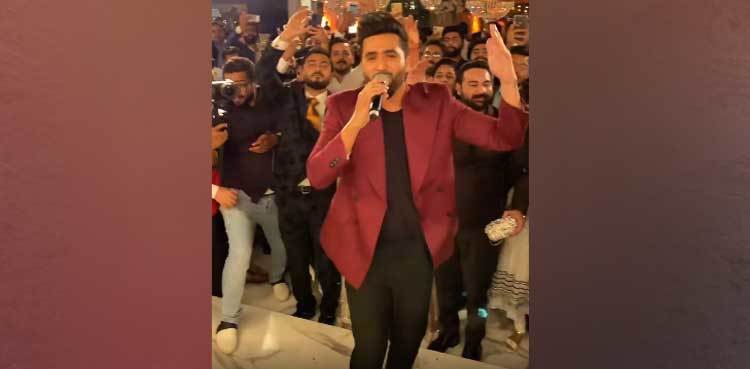 Falak Shabir sings 'Mauka Mauka', Instagram video viral