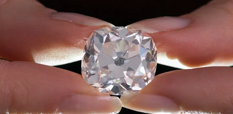 Woman almost throws away 34-carat diamond ring worth Rs471mln