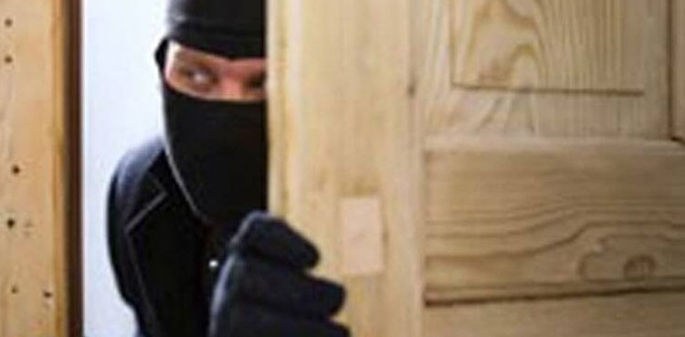 100 tola gold, Rs5m cash, prize bonds stolen in Defence house burglary