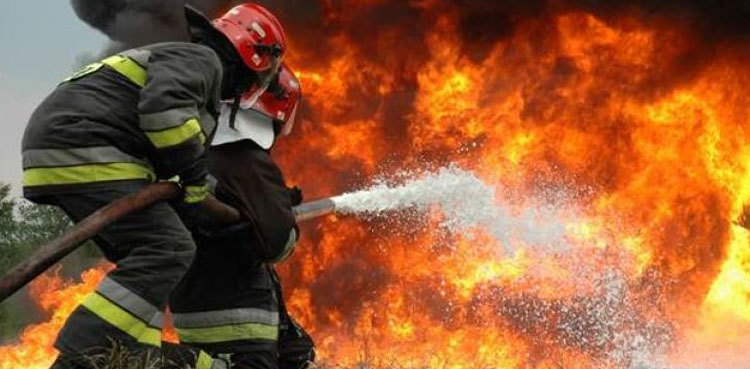 Underground oil pipeline catches fire in Karachi, 6 hurt, 2 vehicles gutted