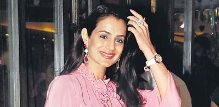 Arrest warrant issued for Bollywood actor Amisha Patel