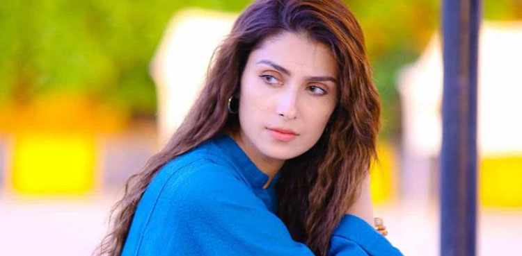 Ayeza Khan dazzles social media with her viral pictures