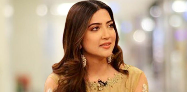 Aymen Saleem writes heartfelt note for parents in viral picture