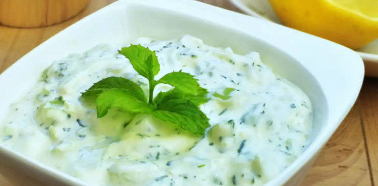 Two groups clash over 'raita' at Khairpur hotel, 10 injured