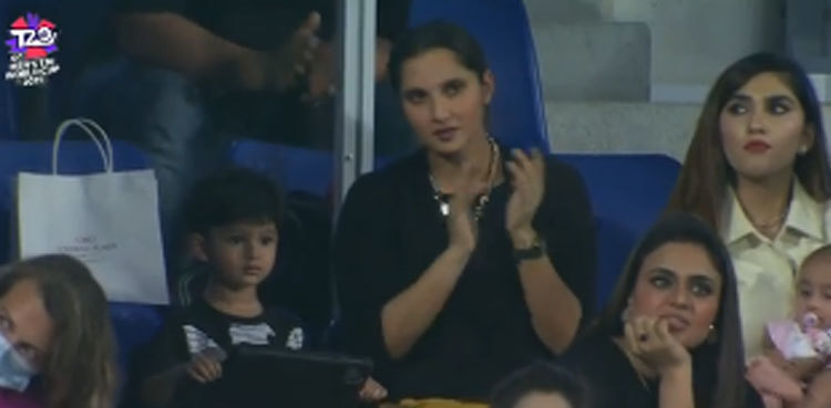 Watch: Sania Mirza cheers husband Shoaib Malik to sensational half century