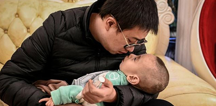 The Chinese dad making medicine to treat his dying son