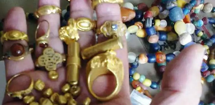 Fishermen discover 'Island of Gold'!