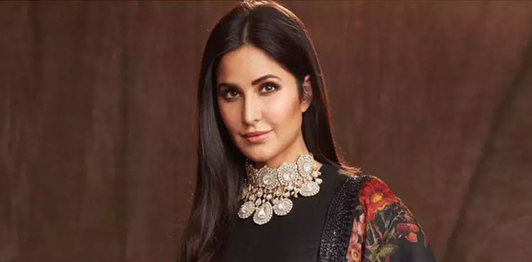 Indian minister wants roads to be smooth as Katrina Kaif's cheeks