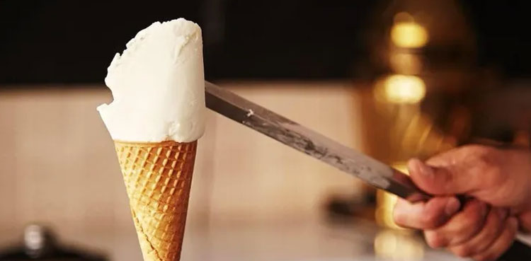 VIDEO: Man outplays Turkish ice cream trickery
