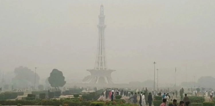LHC hints at week-long lockdown in Lahore amid smog threat