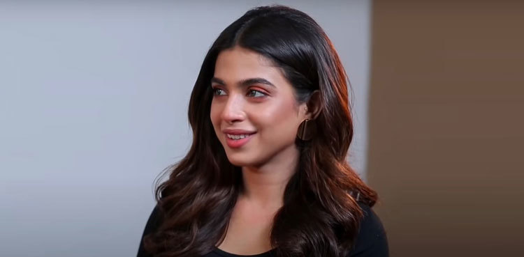 Sonya Hussyn sets social media on fire with beautiful pictures