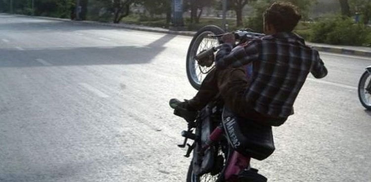 2 Gujranwala men crushed to death after bike stunt goes wrong