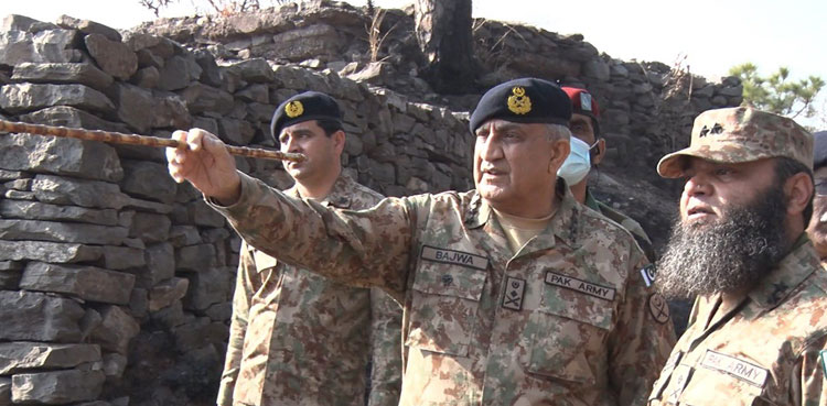 COAS Bajwa visits forward areas along LoC