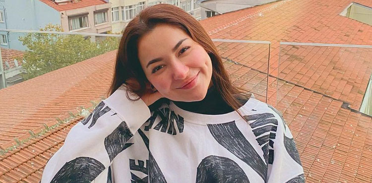 Actor Hania Aamir's doppelganger shocks social media