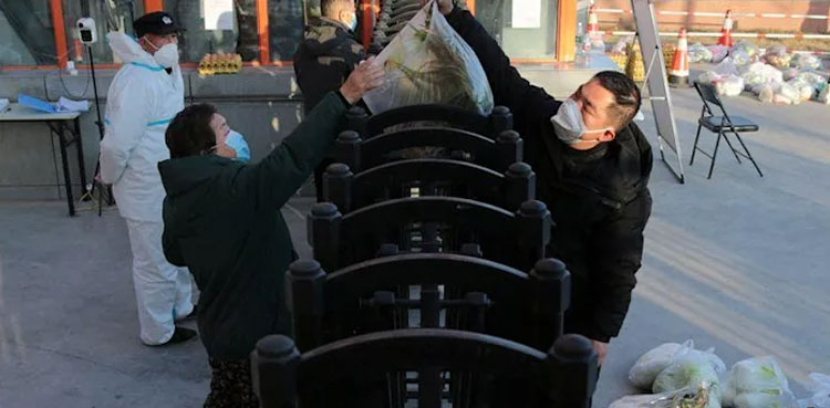 Xian battles COVID-19 in worst outbreak to hit a Chinese city this year