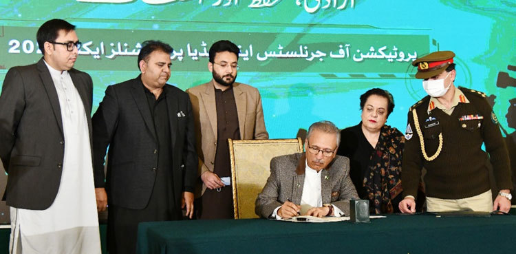 President Alvi signs 31 bills passed in Parliament's joint sitting