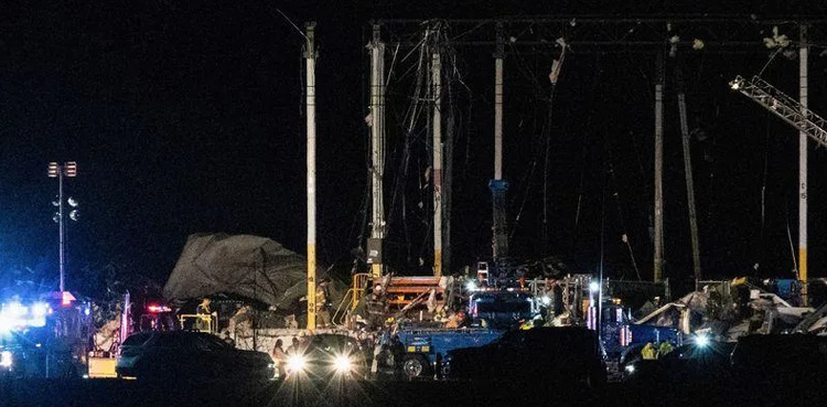 Multiple people trapped after roof collapse at Amazon warehouse near St. Louis