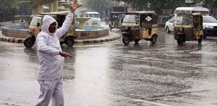 Karachi receives heavy showers