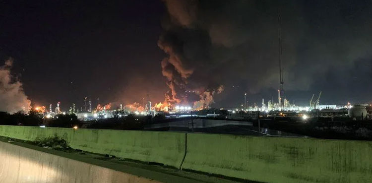 Four injured in fire at Texas oil refinery