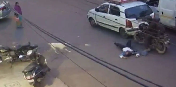 Shocking video shows robbers dragging woman on road