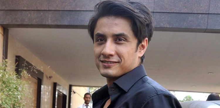 Singer Ali Zafar has important advice for fans in viral picture