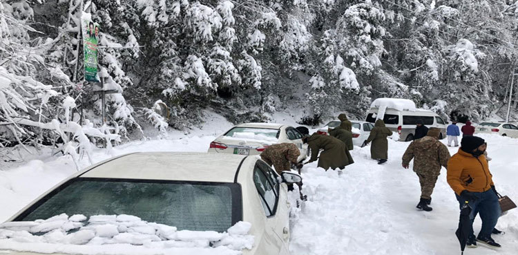 At least 22 tourists freeze to death in Murree