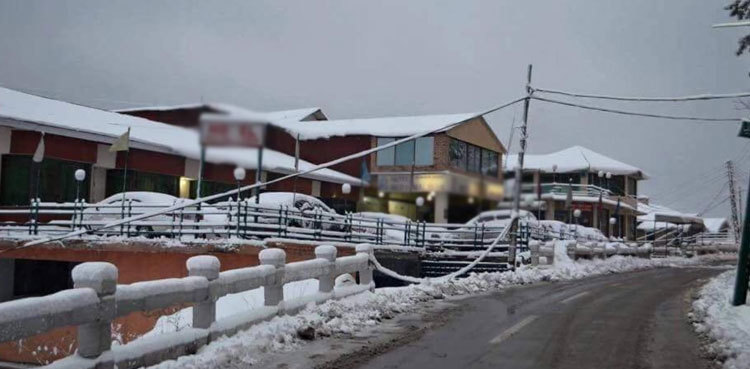 15 more hotels sealed in Murree for overcharging as crackdown continues