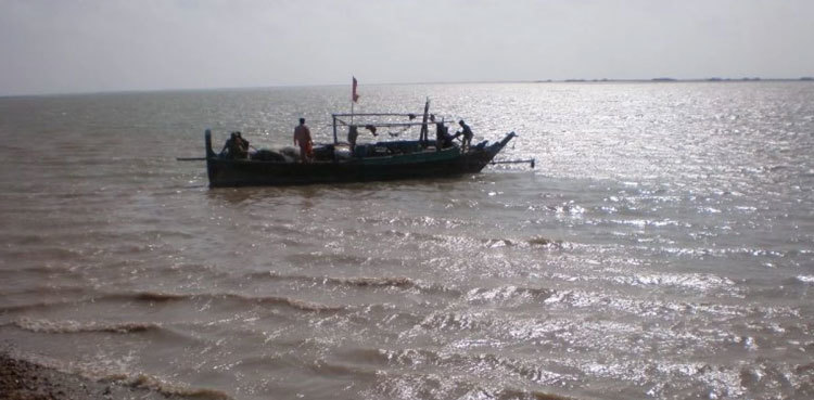 Four fishermen found dead after boat capsized near Thatta