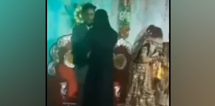 VIRAL: Burqa-clad person embraces groom in wedding, bride shocked