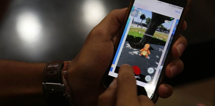 Two cops dismissed for ignoring robbery to play Pokemon Go