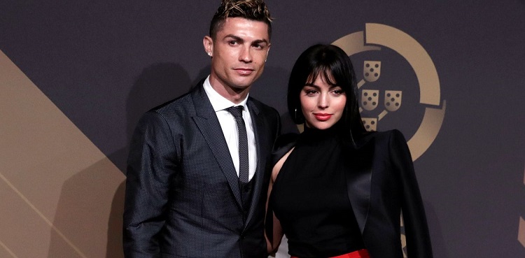 Cristiano Ronaldo illuminates Burj Khalifa with girlfriend's portrait