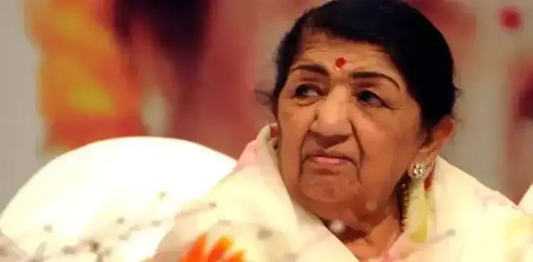 Singer Lata Mangeshkar tests positive for COVID-19