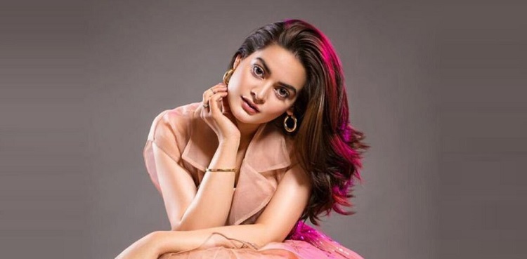 Minal Khan amasses 8.7 million followers on Instagram