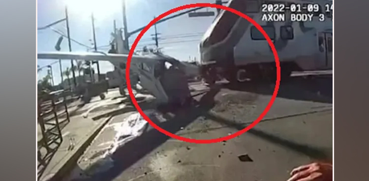 VIRAL: Police saves man from horrific tragedy, here's how