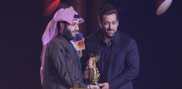 Salman Khan bags 'Personality of The Year' award in Saudi Arabia