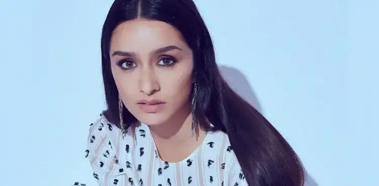 Watch: Shraddha Kapoor enjoys auto ride for 'Perfect Sunday'