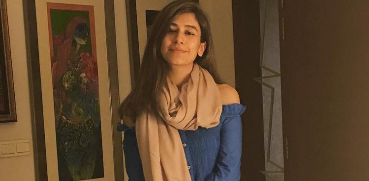Syra Yousuf turns heads with Hollywood like hairstyle