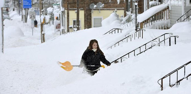 Airlines cancel over 2,700 U.S. flights as winter storm hits U.S. East Coast