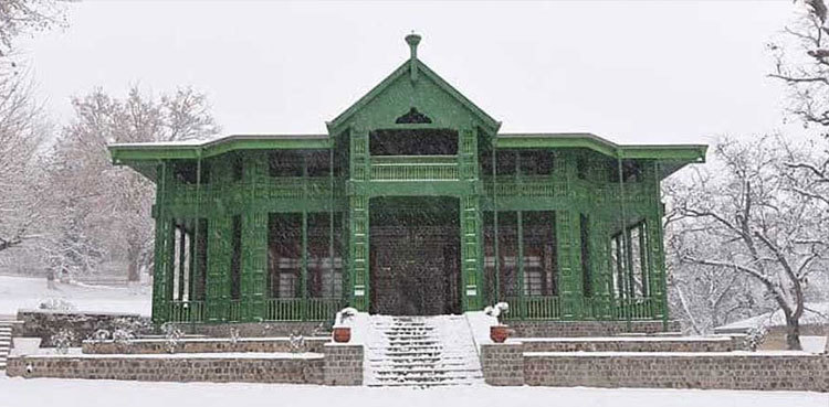 Weather turns cold as Ziarat receives third snowfall