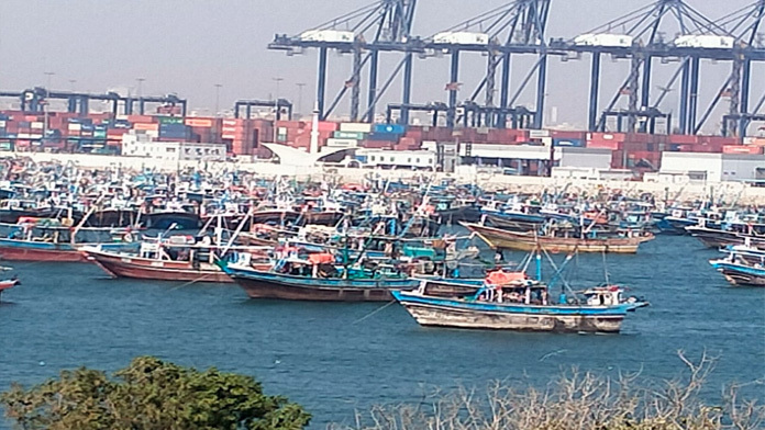 Fishermen protest cripples operations at Karachi Port's oil terminal