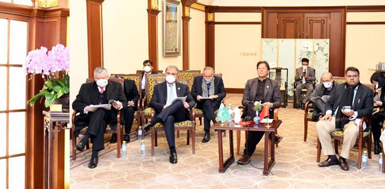 PM Imran Khan invites Chinese firms to invest in Pakistan's SEZs