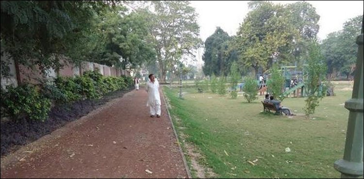 LHC bars construction of shops in Mughal-era Company Bagh