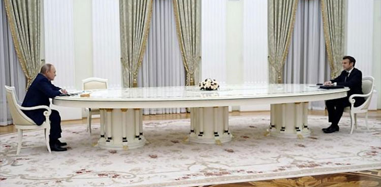 Macron tells Putin he seeks to avoid war and build trust