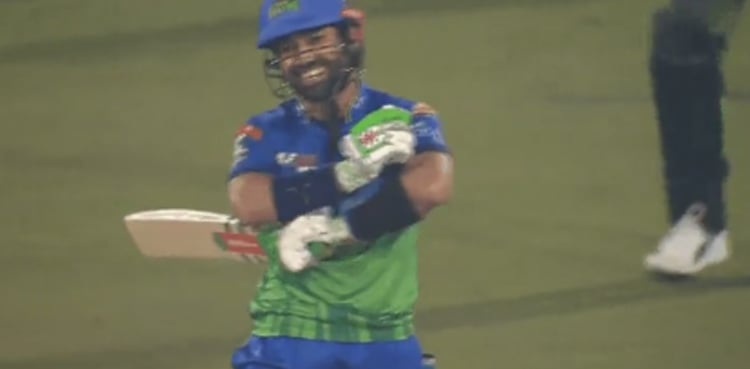 PSL 7: Rizwan offers hug to an enraged Shaheen Afridi in viral video