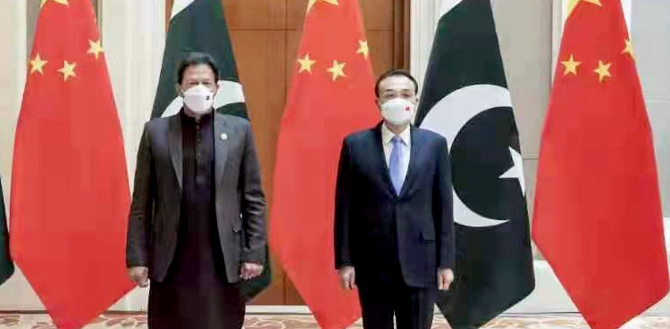 PM Imran discusses Kashmir, Afghan issues with Chinese counterpart