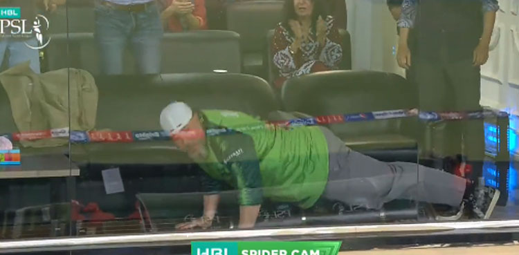 PSL 2022: Who is this guy who did push-ups on Fakhar Zaman six?